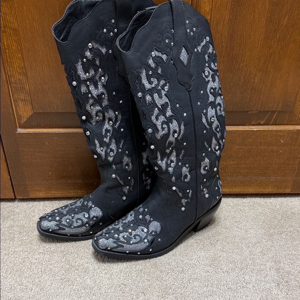 Source Unknown Black Knee-High Heeled Western Boots with Silver Embellishment